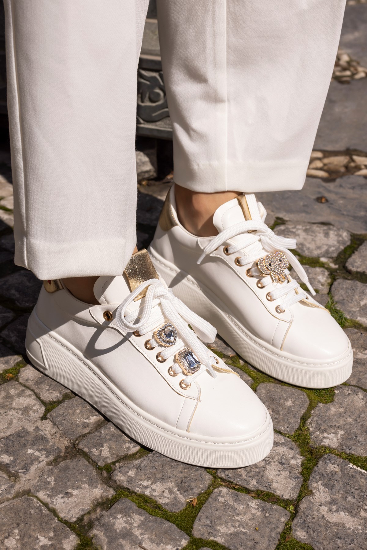 JULİO KADIN BEYAZ BAGCIK TAŞ DETAYLİ SNEAKERS