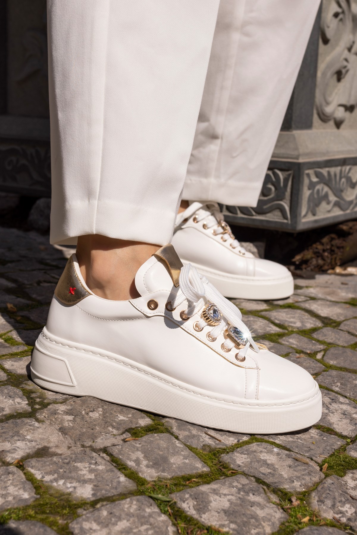 JULİO KADIN BEYAZ BAGCIK TAŞ DETAYLİ SNEAKERS