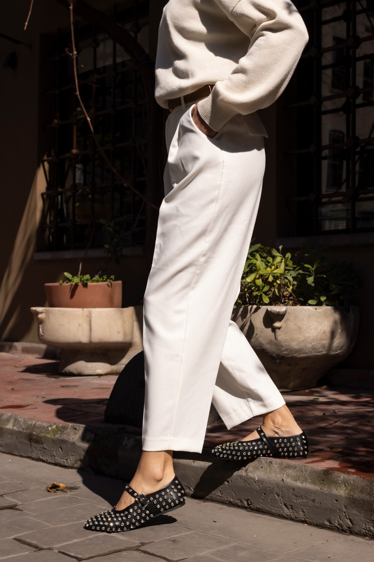 BİSSA KADİN SİYAH TAŞLİ BABET