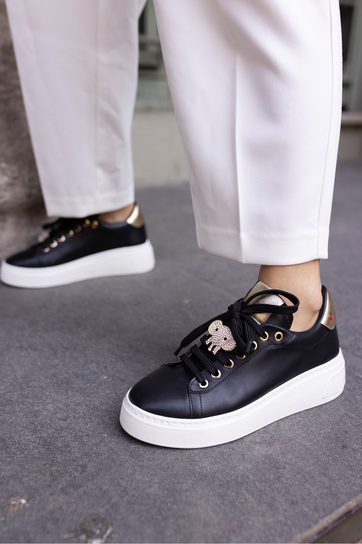 JULİO KADIN SİYAH BAGCIK TAŞ DETAY SNEAKER