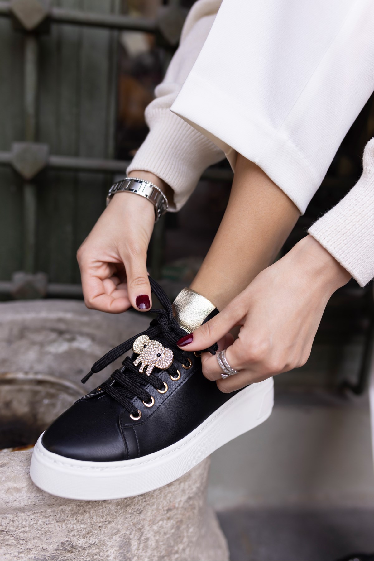 JULİO KADIN SİYAH BAGCIK TAŞ DETAY SNEAKER
