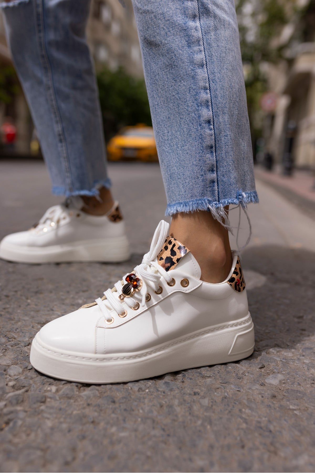 HERBERT KADİN BEYAZ LEOPAR DETAY BAYKUŞ TAŞLİ SNEAKER