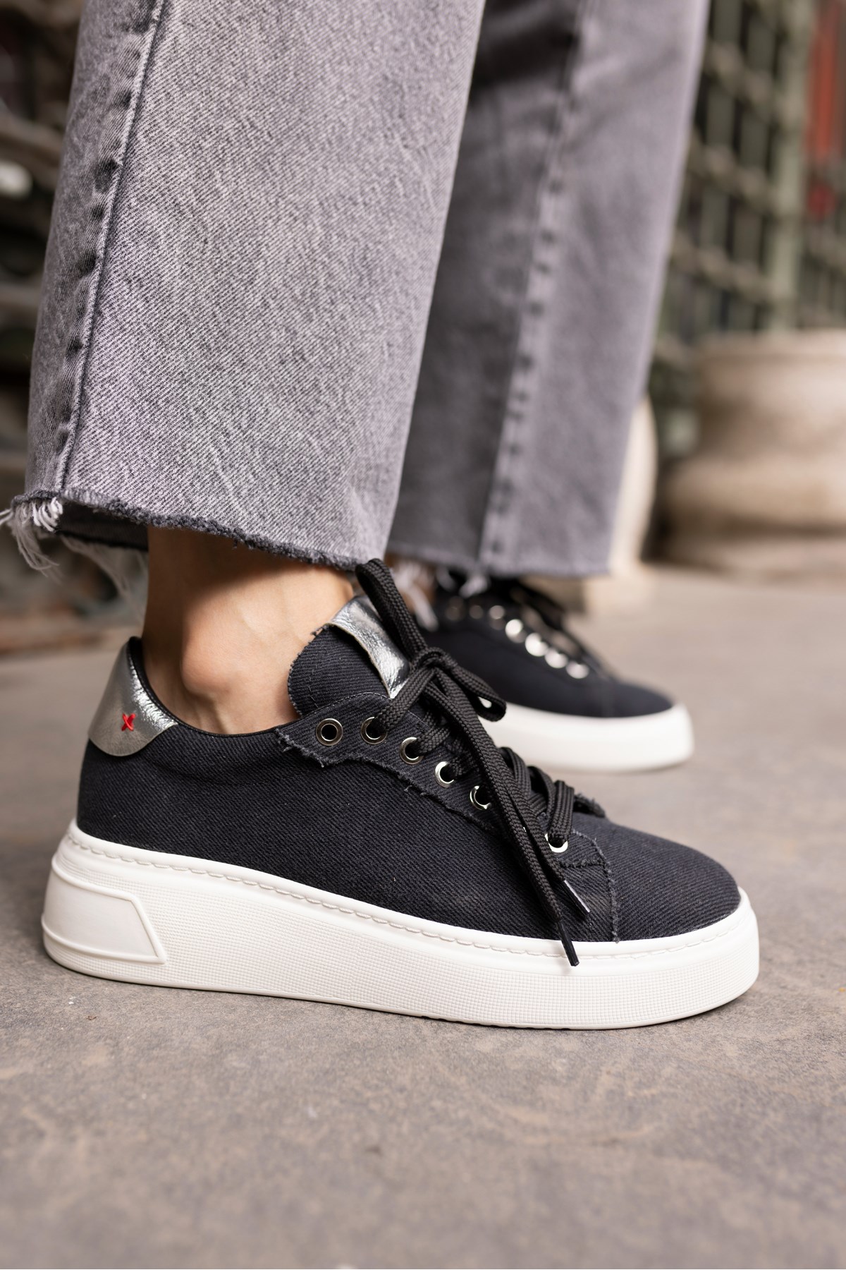 BİLİNG KADIN SİYAH KETEN SNEAKER