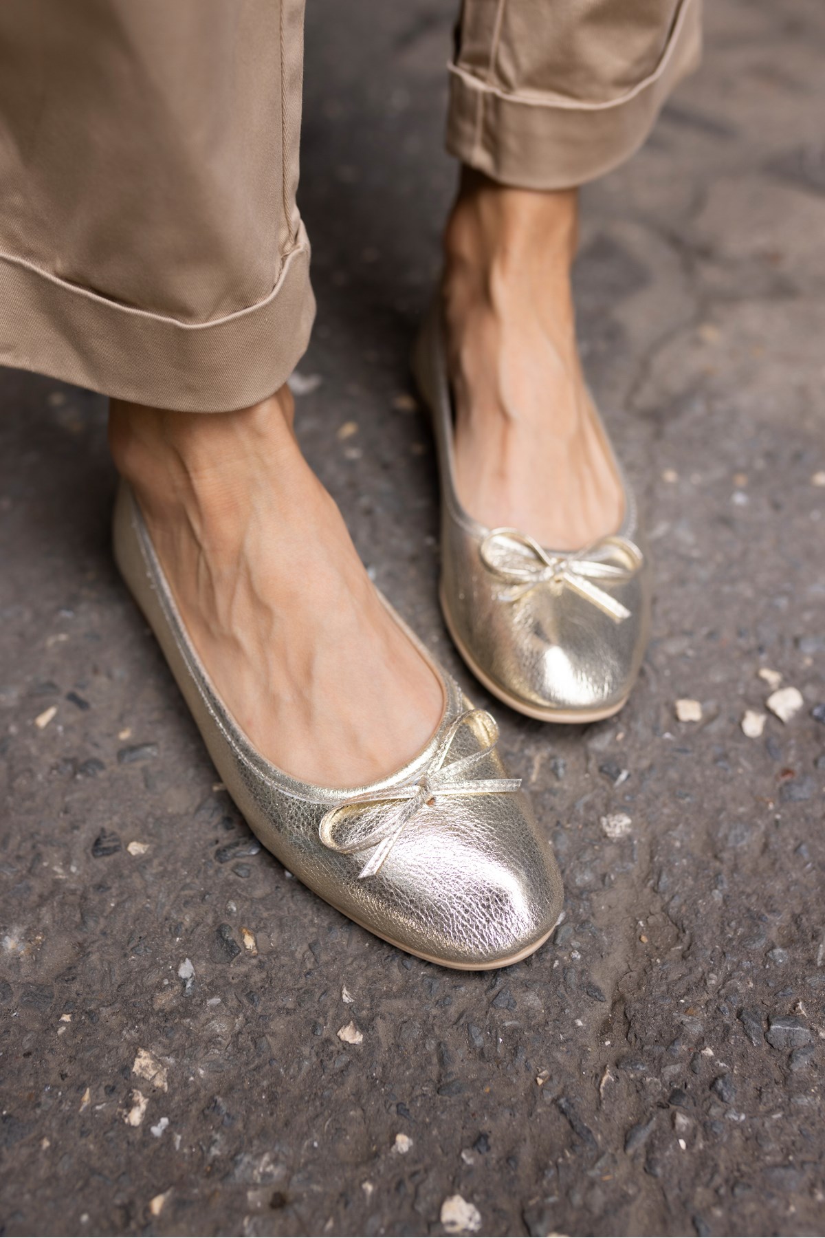 CAMPO KADIN ALTIN GOLD GERECK DERİ BALERIN TARZİ PİSİ BABET