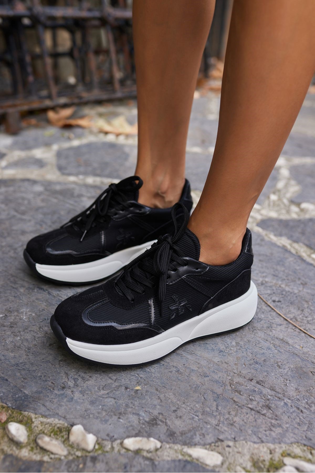 DODORİCO KADIN SİYAH BAGCIKLI EVA TABAN SNEAKER