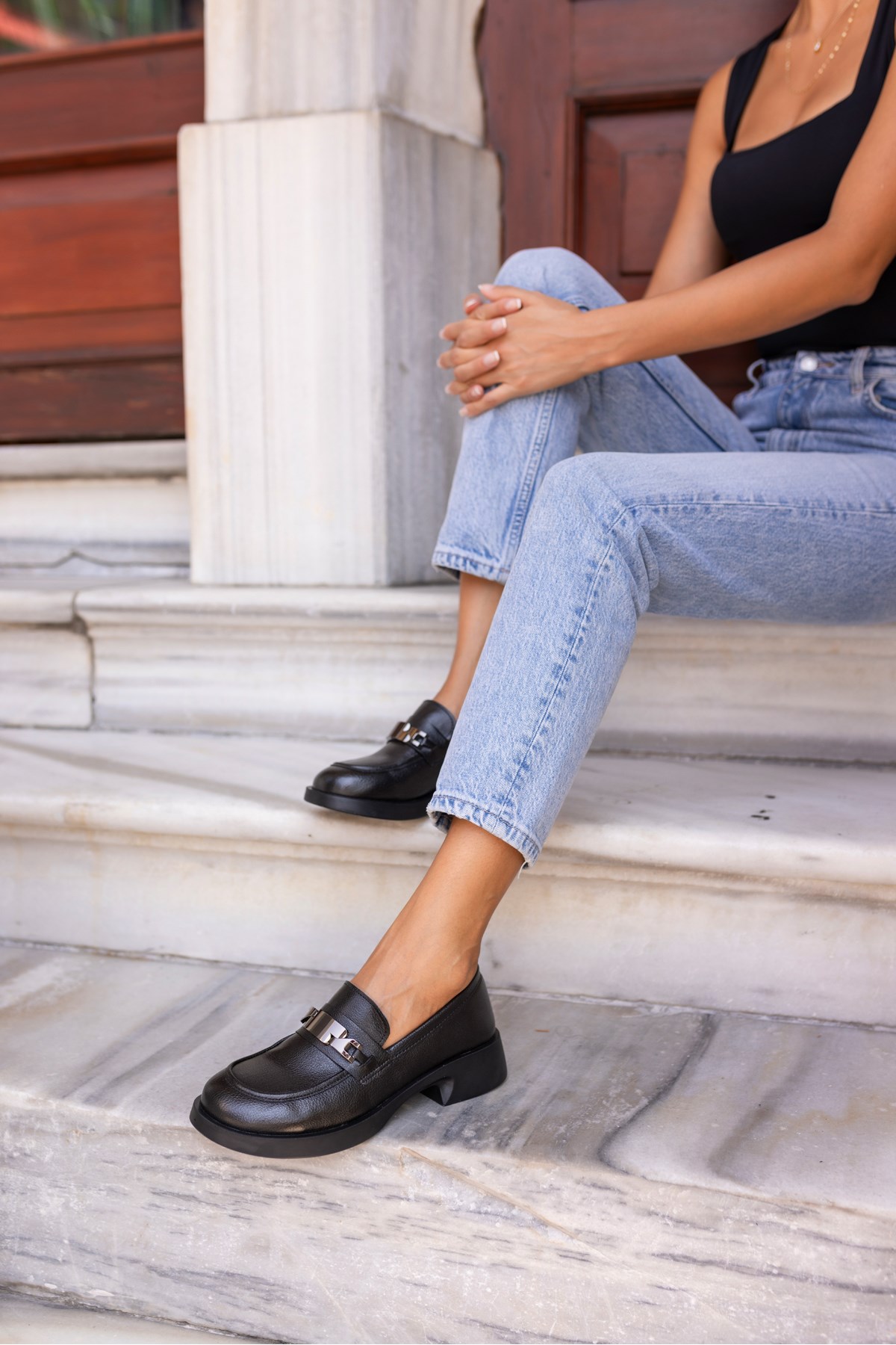 ZUBER KADİN SİYAH CİLT İTHAL TOKA LOAFER AYAKKABİ