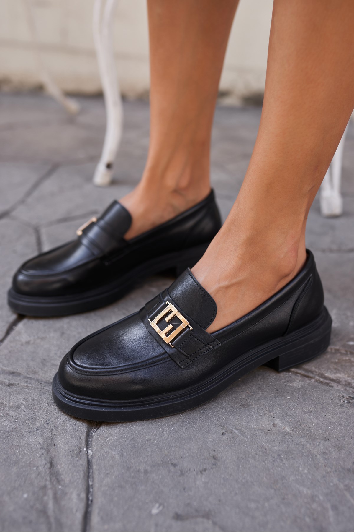 CASTİLO KADIN SİYAH GERCEK DERİ İTHAL TOKA LOAFER AYAKKABİ