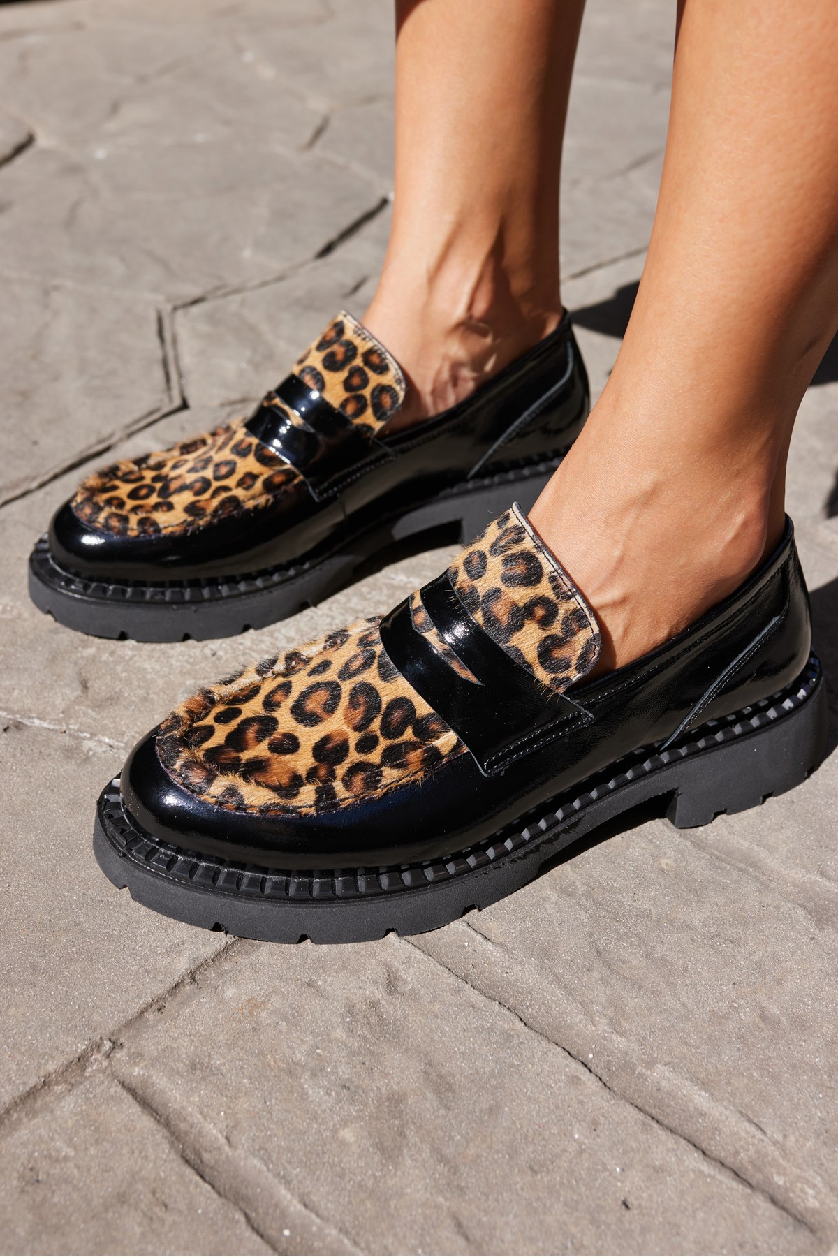 RİCKY KADIN SİYAH GERCEK DERİ LEOPAR DERİ GARNILI LOAFER