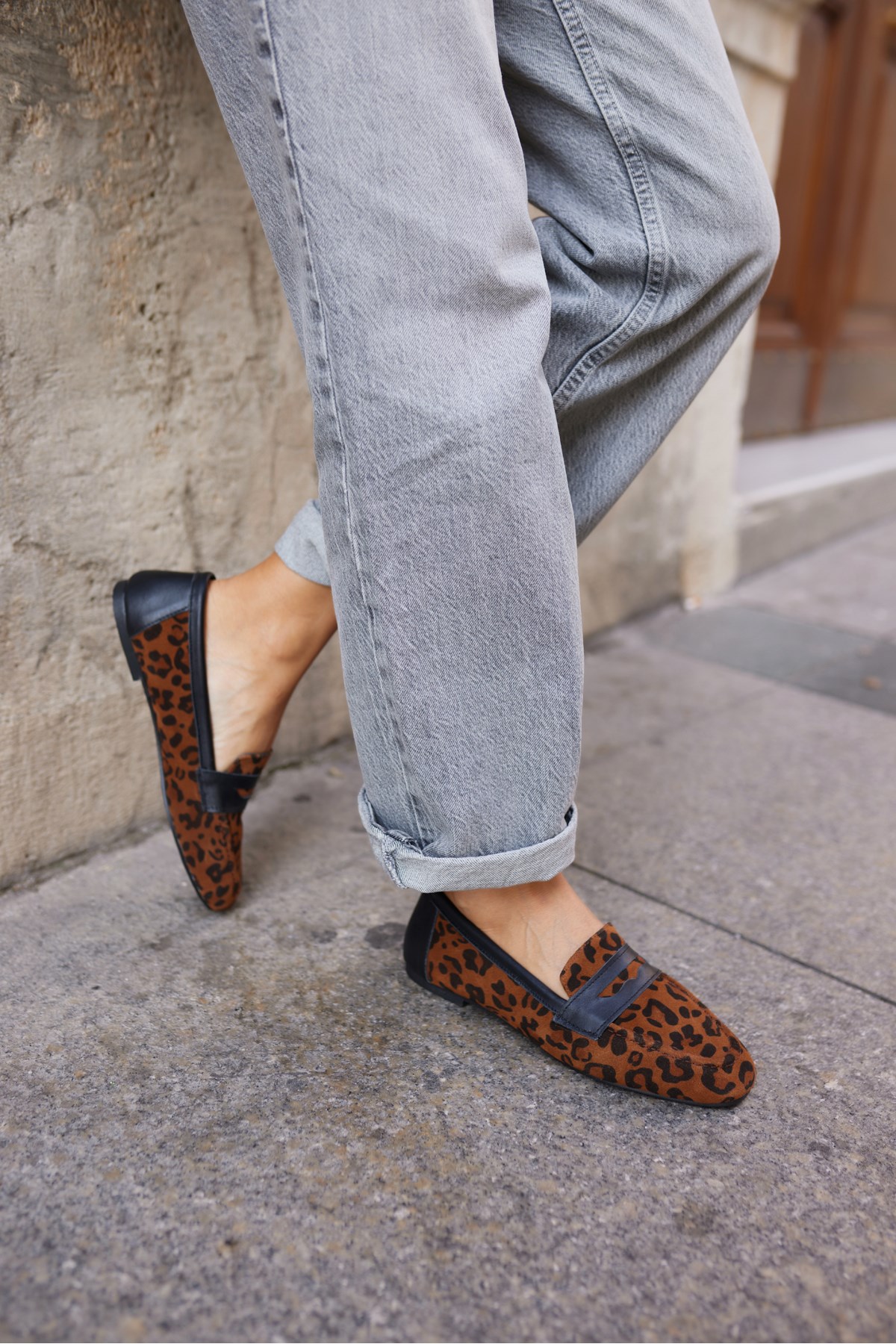 VANESSA KADIN TABA LEOPAR SİYAH GARNILI GERCEK DERİ BABET