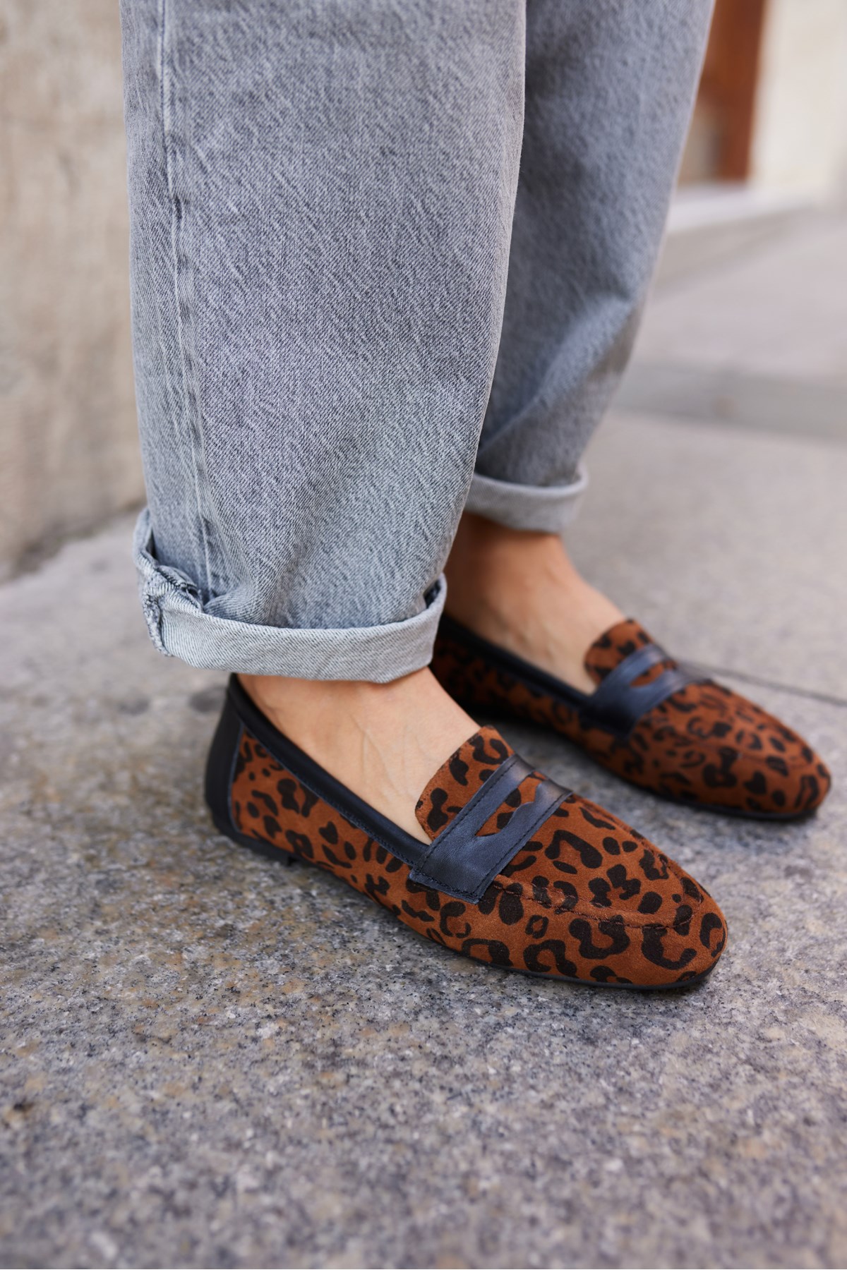 VANESSA KADIN TABA LEOPAR SİYAH GARNILI GERCEK DERİ BABET