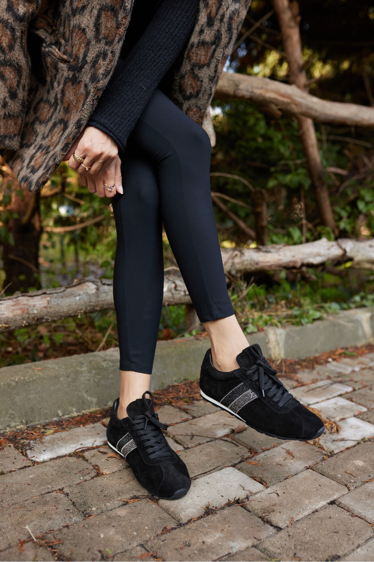 TELLA KADIN SİYAH GERCEK SUET TAŞLİ SNEAKER
