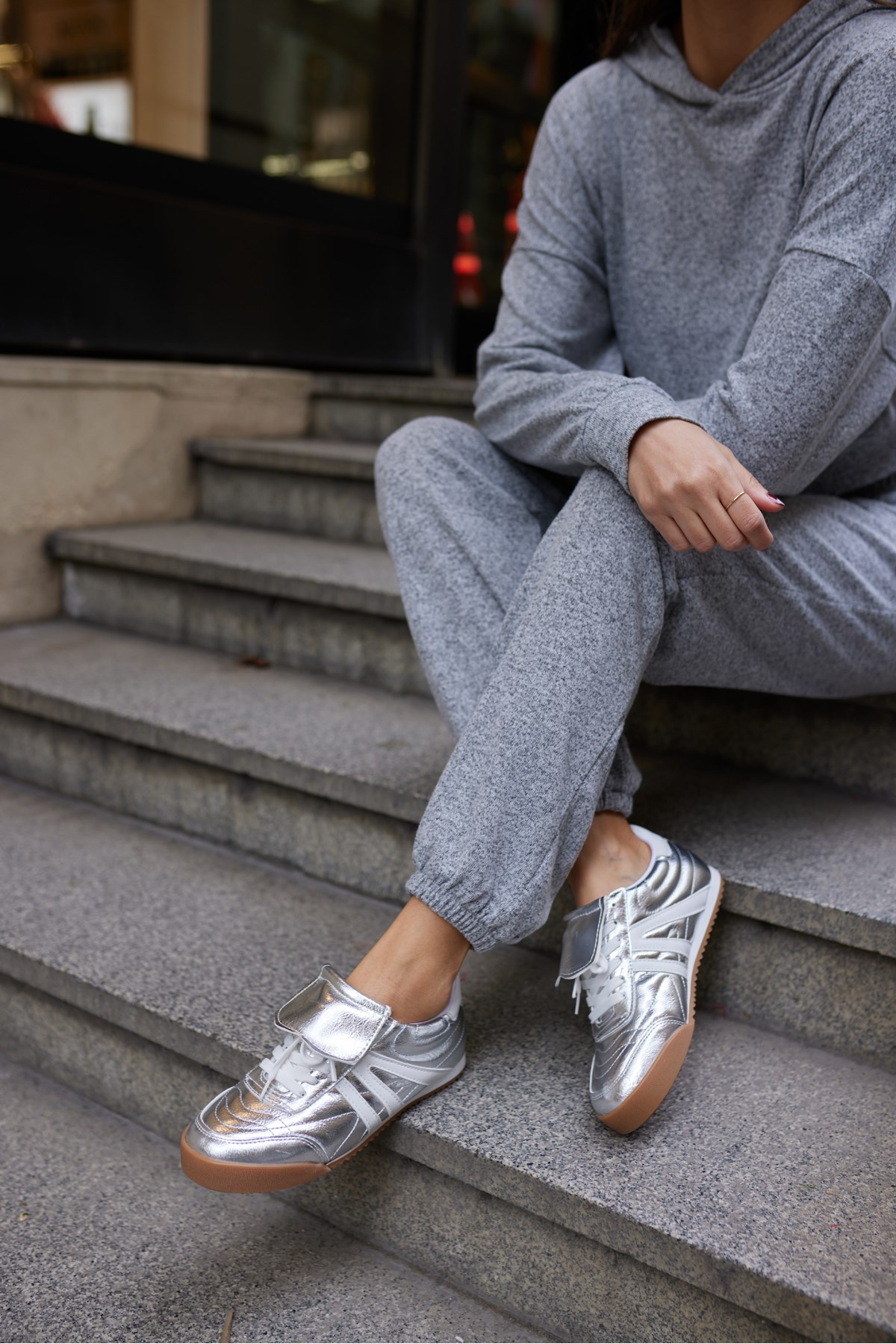 EDUARD KADIN GUMUS DIKISLI BAGCIKLIN SNEAKER