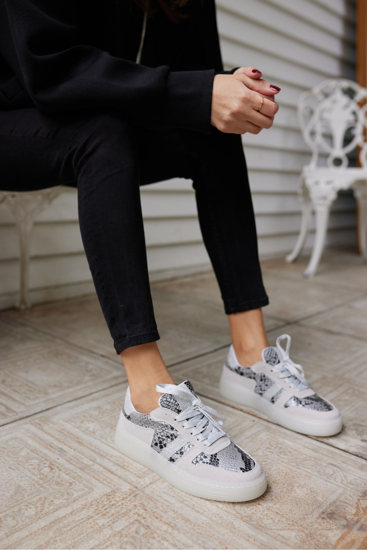 POLLO KADIN GUMUS YILAN MALZEME GARNILI BAGCIKLI SNEAKER
