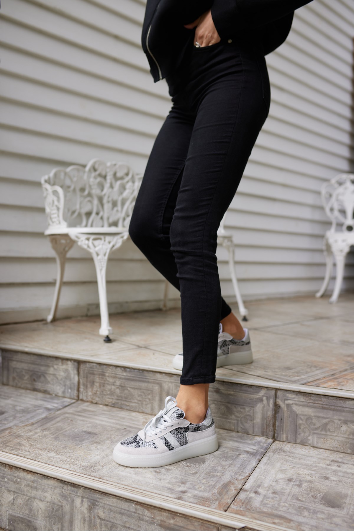 POLLO KADIN GUMUS YILAN MALZEME GARNILI BAGCIKLI SNEAKER