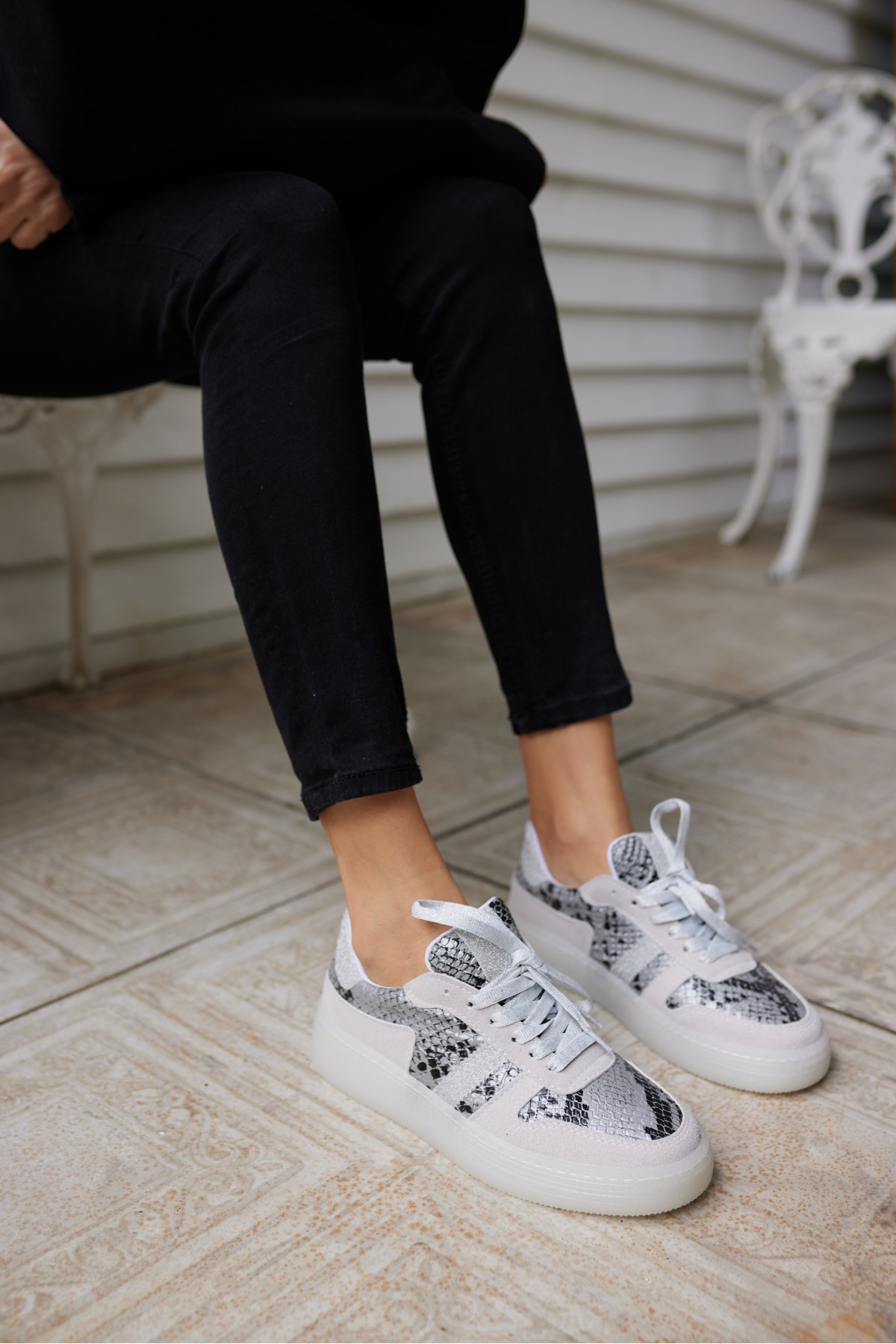 POLLO KADIN GUMUS YILAN MALZEME GARNILI BAGCIKLI SNEAKER