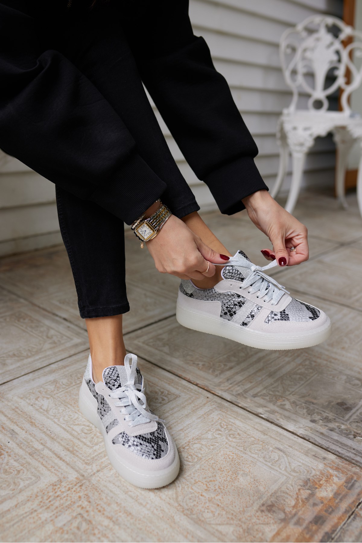 POLLO KADIN GUMUS YILAN MALZEME GARNILI BAGCIKLI SNEAKER