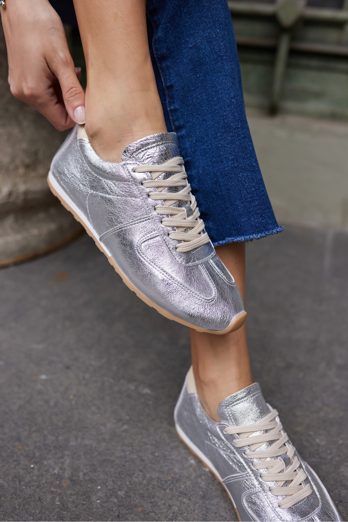 TORES KADIN GUMUS GERCEK DERİ BAGCIKLI SNEAKER