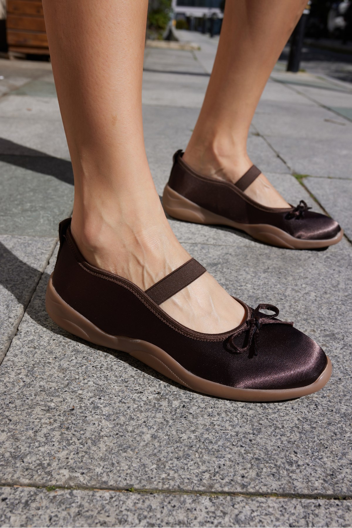 CACARES KADIN KAHVE SATEN LASTIK DETAY BABET SNEAKER