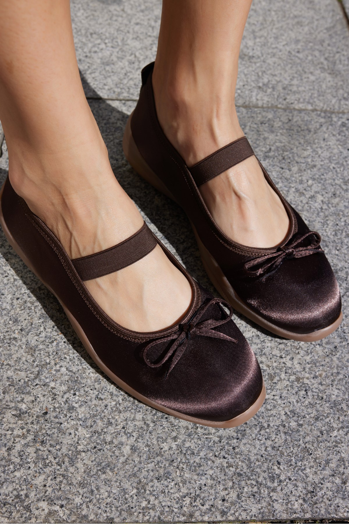 CACARES KADIN KAHVE SATEN LASTIK DETAY BABET SNEAKER
