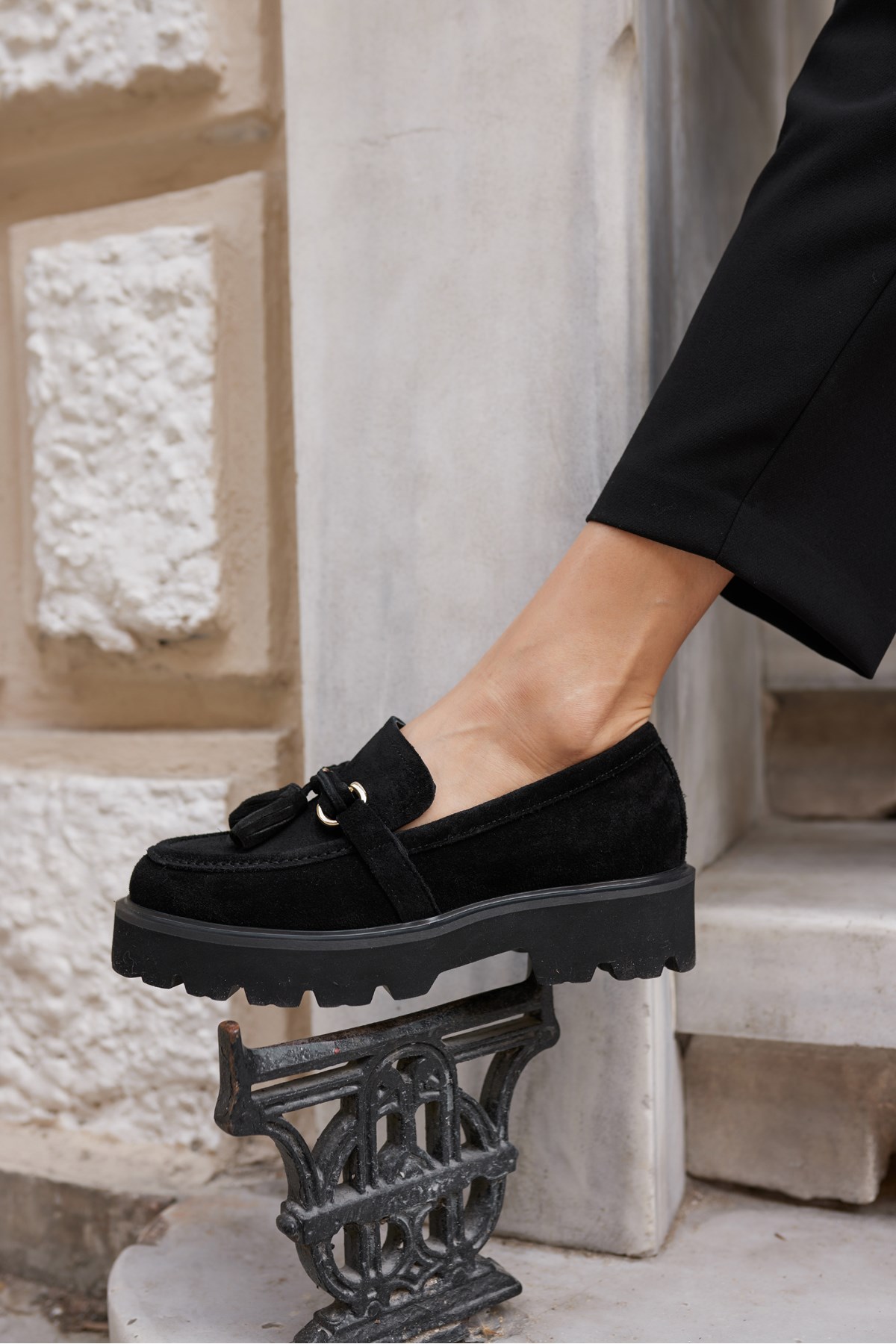 GRAY KADIN SİYAH GERCEK SÜET PUSKULLU EVA TABAN LOAFER AYAKKABİ