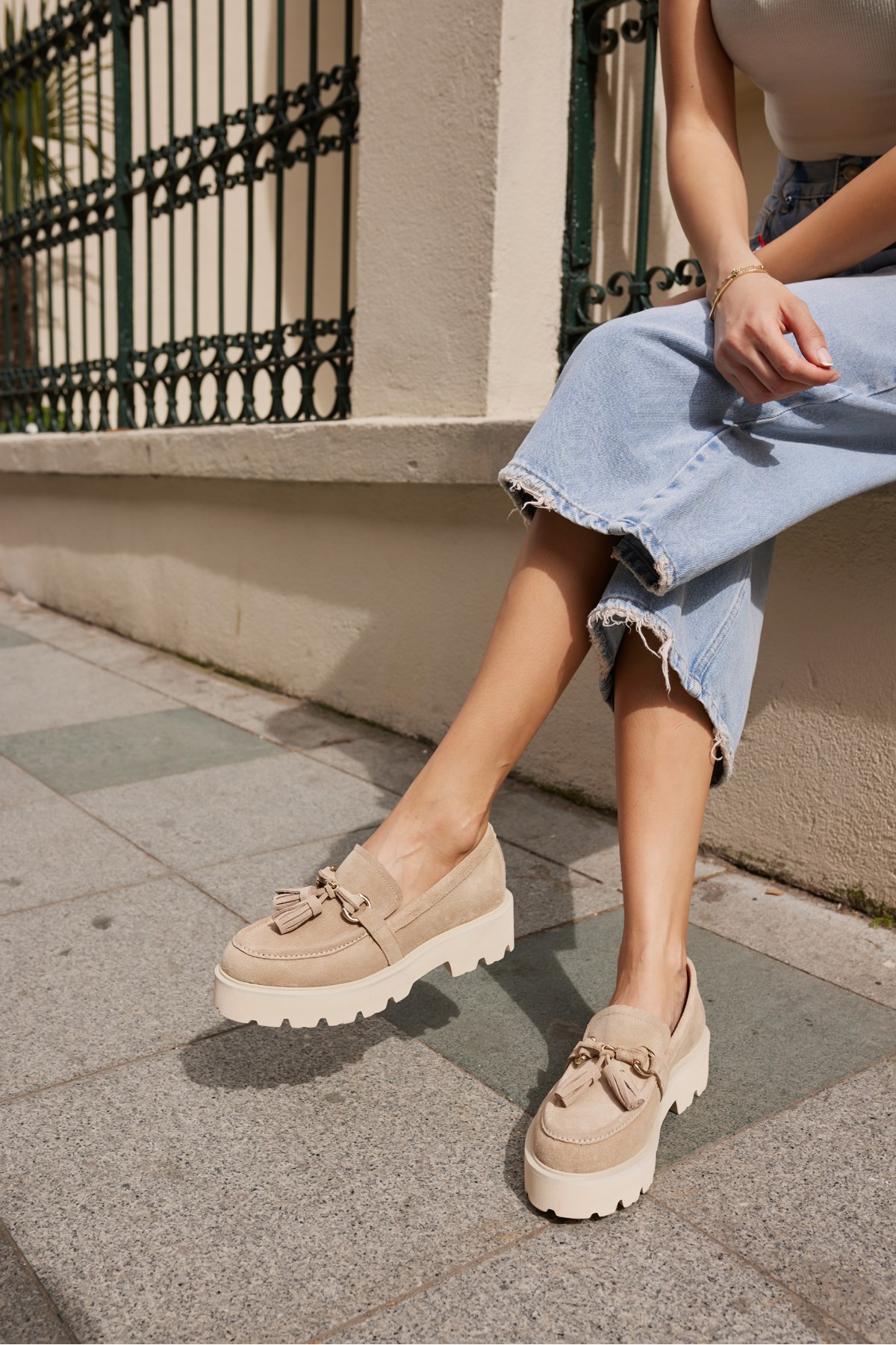 GRAY KADİN BEJ GERÇEK SUET PUSKUL DETAY LOAFER AYAKKABİ
