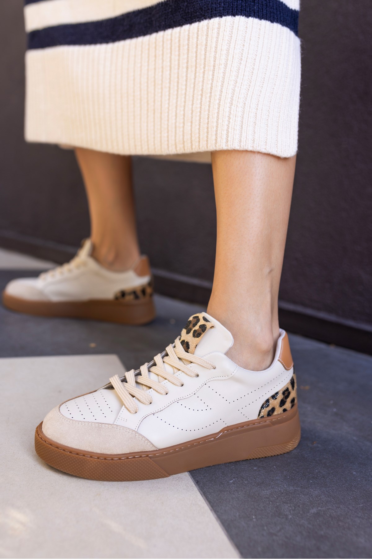 GORDON KADIN BEJ CİLT LEOPAR GARNILI SNEAKER