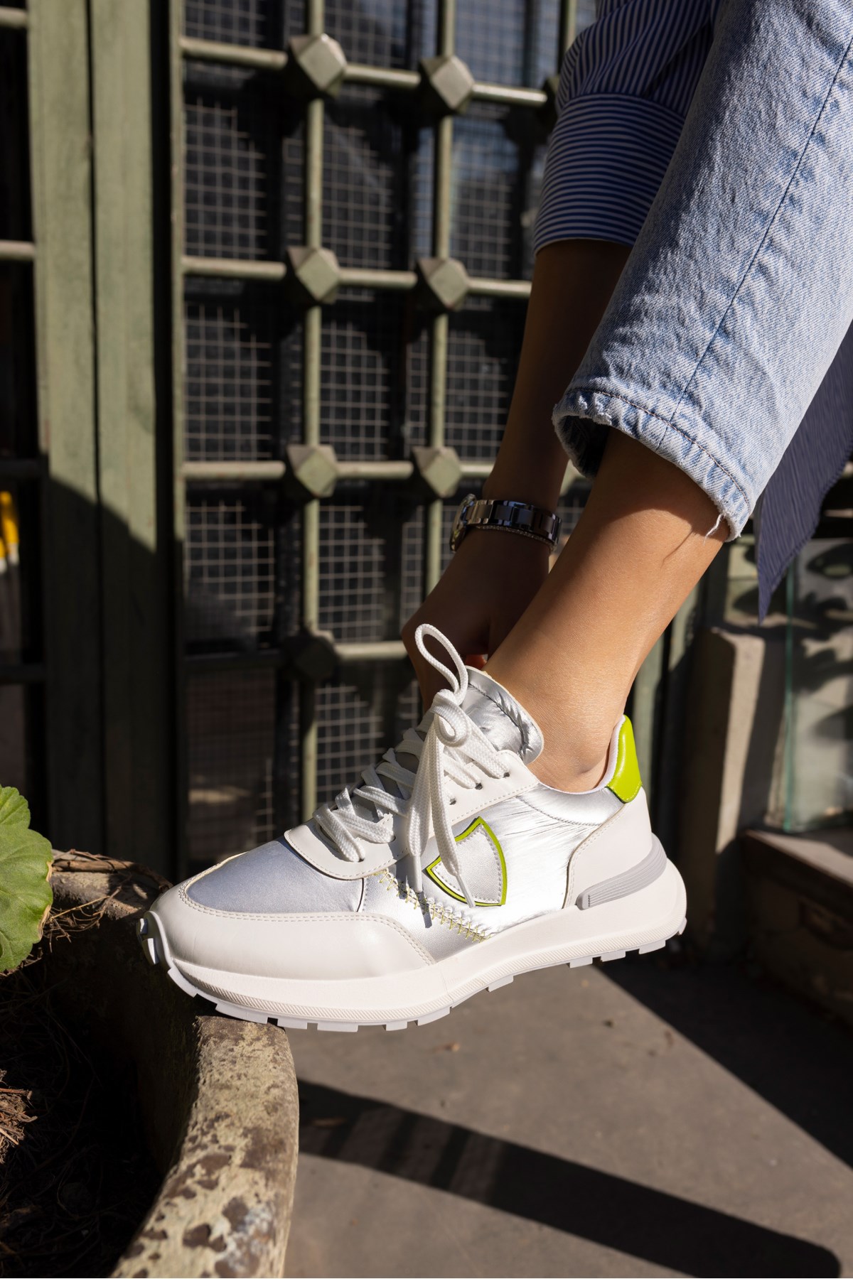 MUÇİ KADİN BEYAZ GUMUS GARNILI SNEAKER