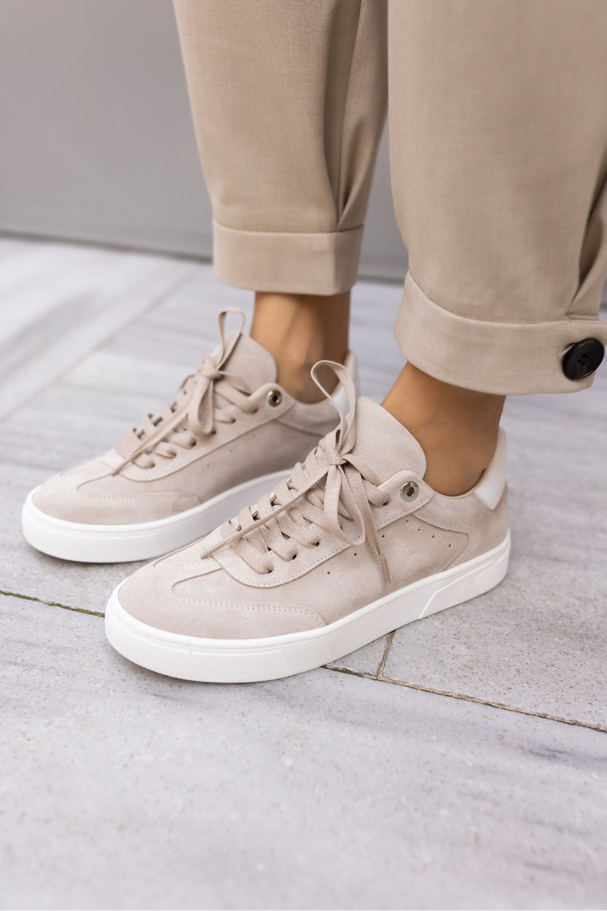 SEVENTY KADIN BEJ GERCEK DERİ SUET BAGCIKLI SNEAKER