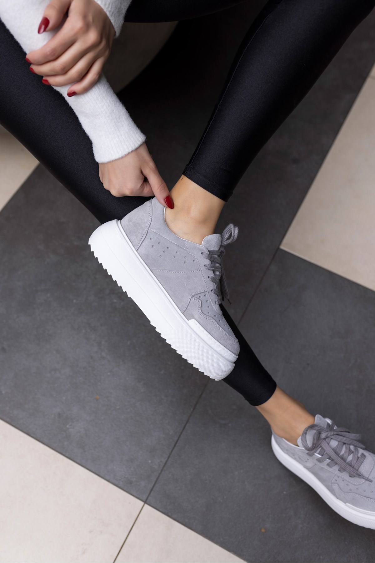 GİRLYA KADIN GRİ GERCEK SUET 6 CM TABAN YUKSEKLIK SNEAKER