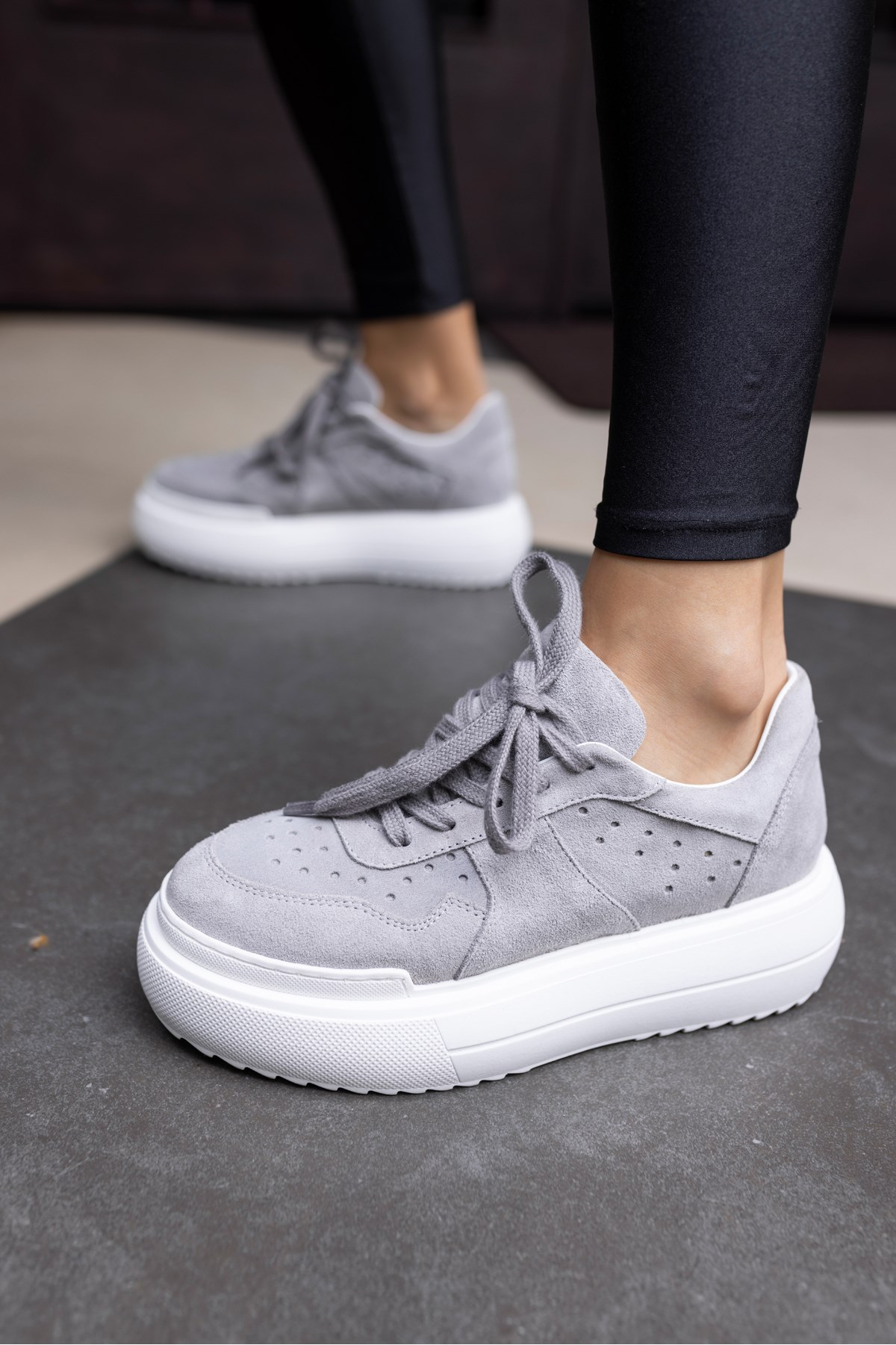 GİRLYA KADIN GRİ GERCEK SUET 6 CM TABAN YUKSEKLIK SNEAKER