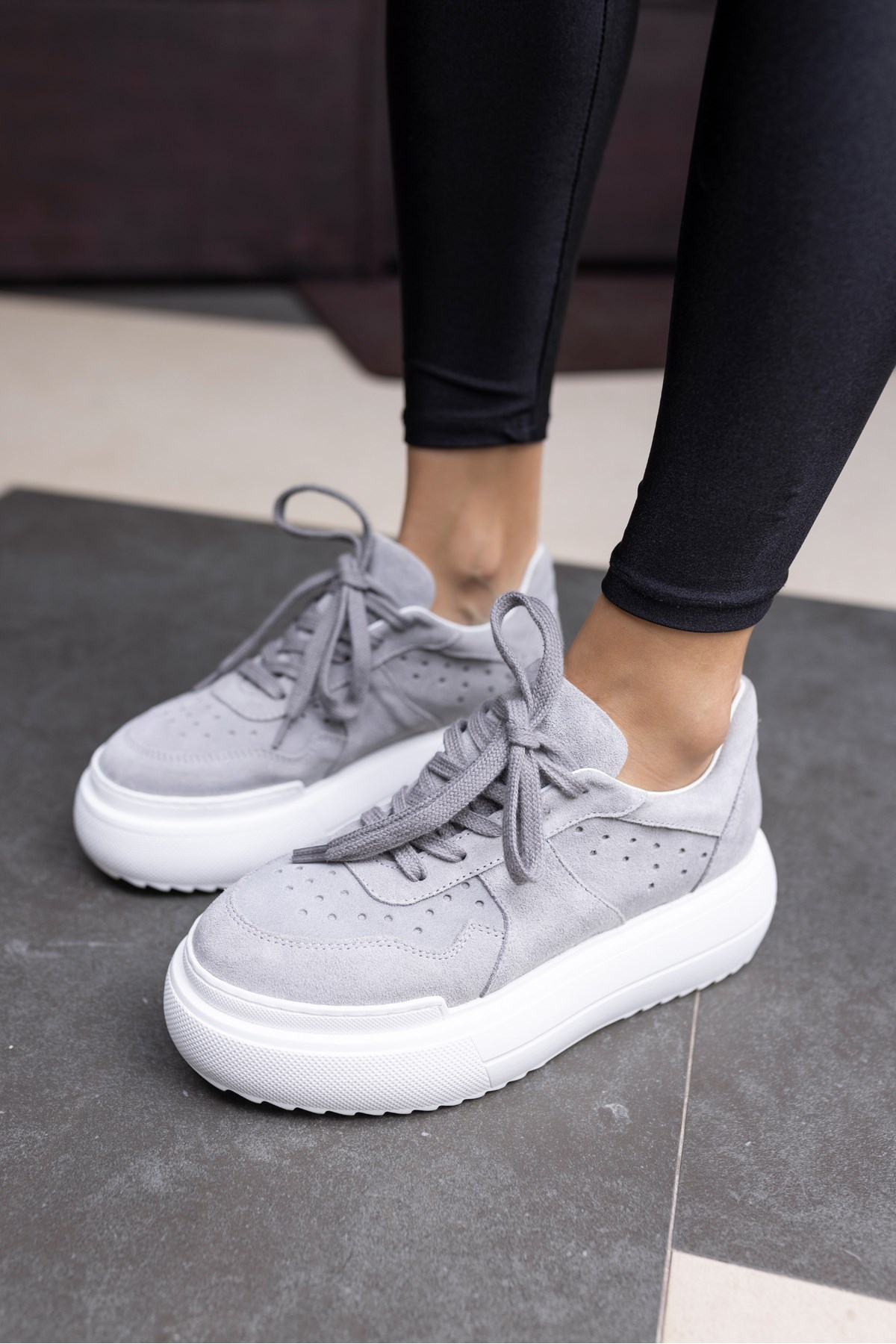 GİRLYA KADIN GRİ GERCEK SUET 6 CM TABAN YUKSEKLIK SNEAKER