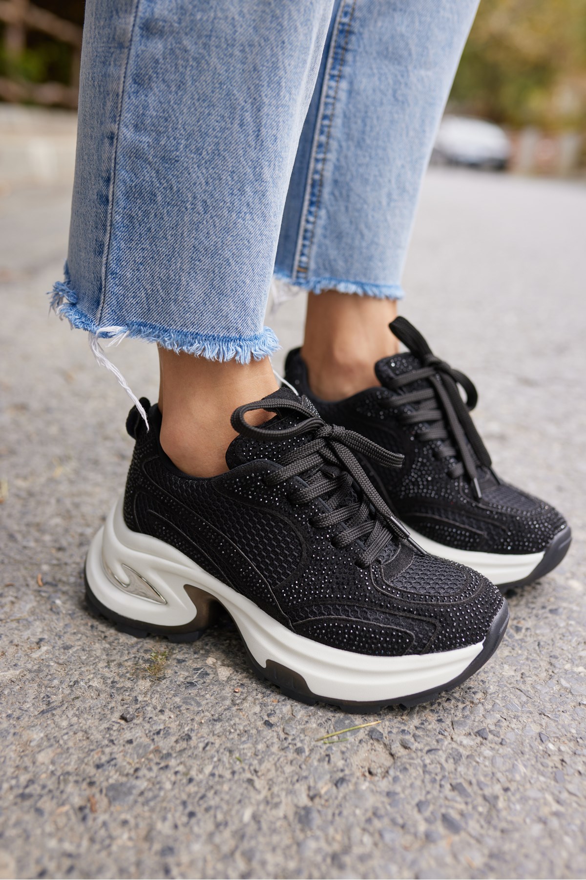 SOCHI KADIN SIYAH TASLI OZEL ITHAL TABAN SNEAKER
