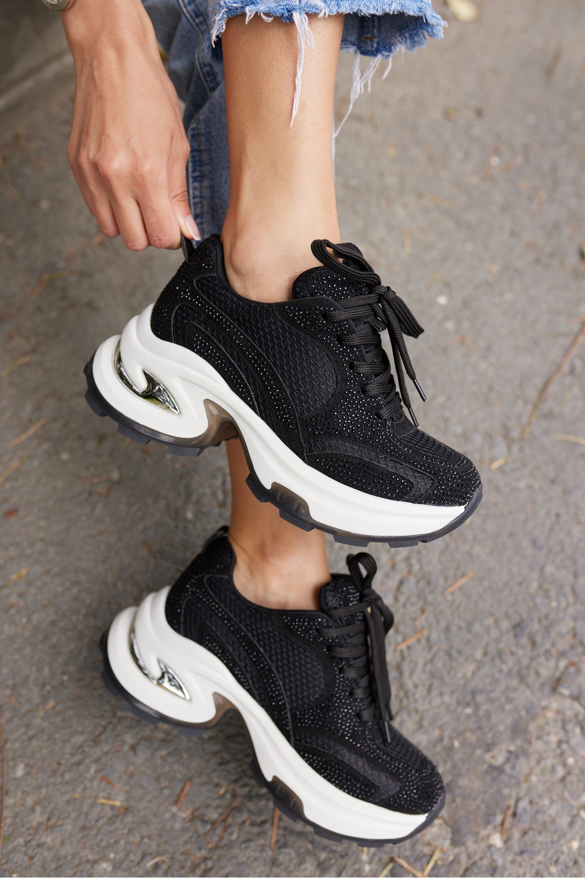 SOCHI KADIN SIYAH TASLI OZEL ITHAL TABAN SNEAKER