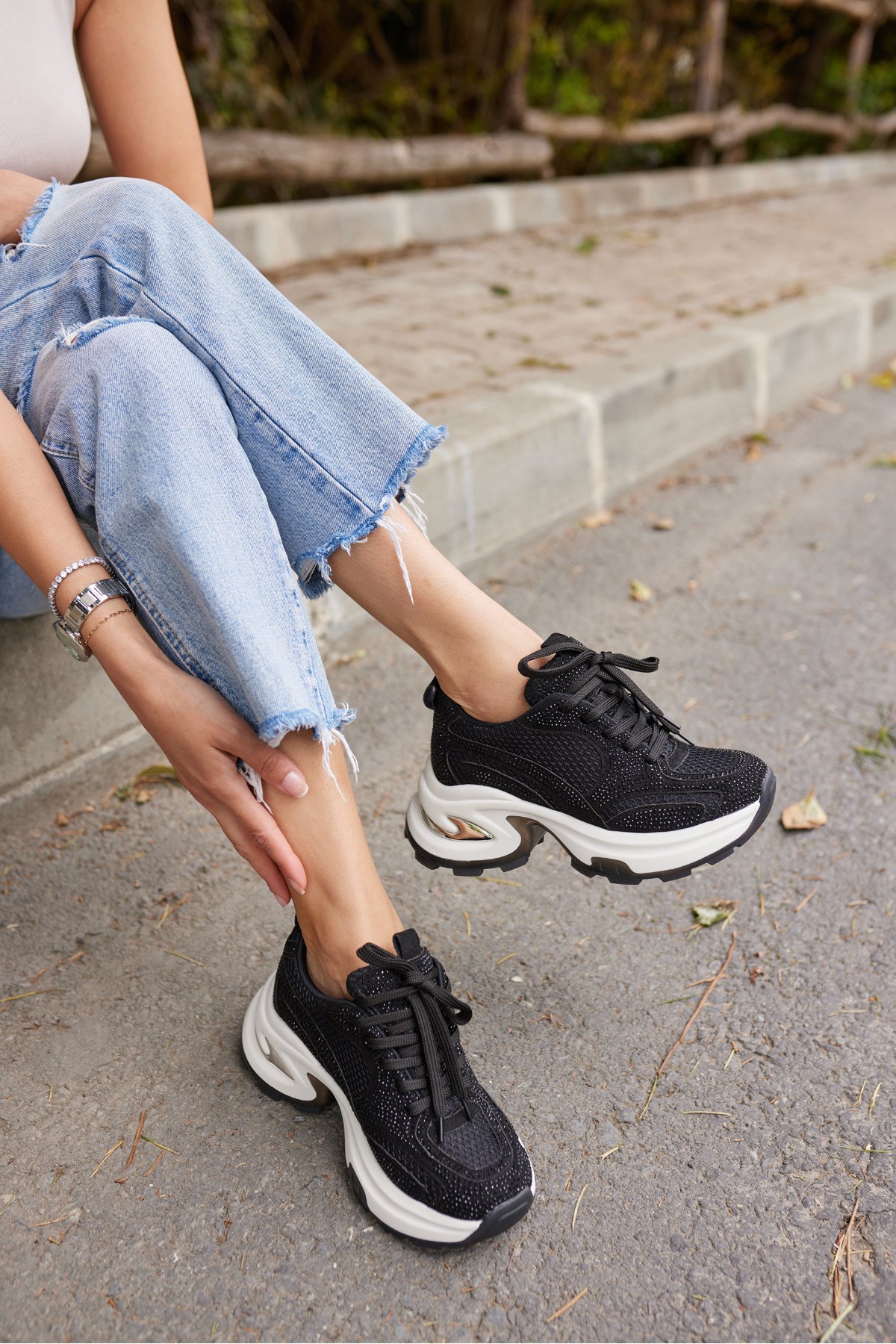 SOCHI KADIN SIYAH TASLI OZEL ITHAL TABAN SNEAKER