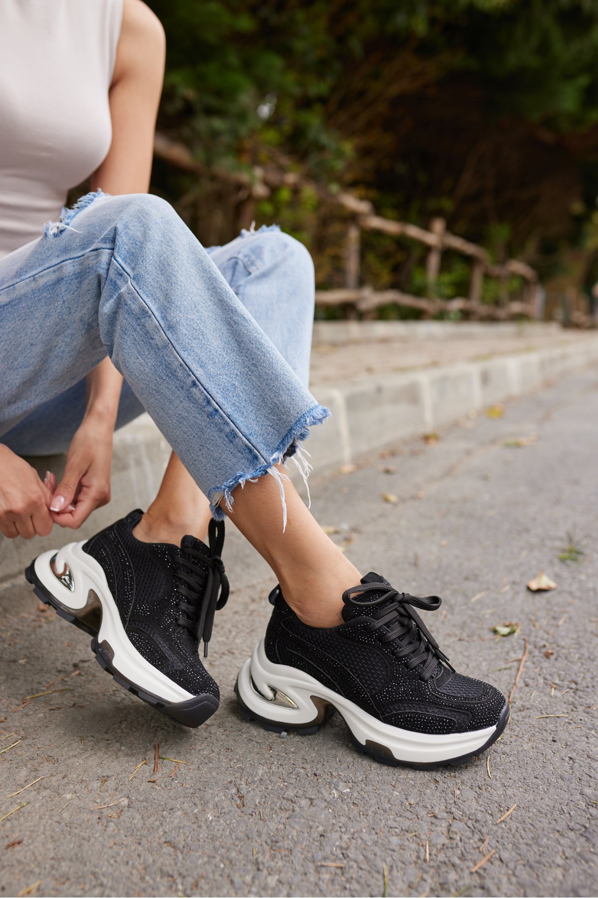 SOCHI KADIN SIYAH TASLI OZEL ITHAL TABAN SNEAKER