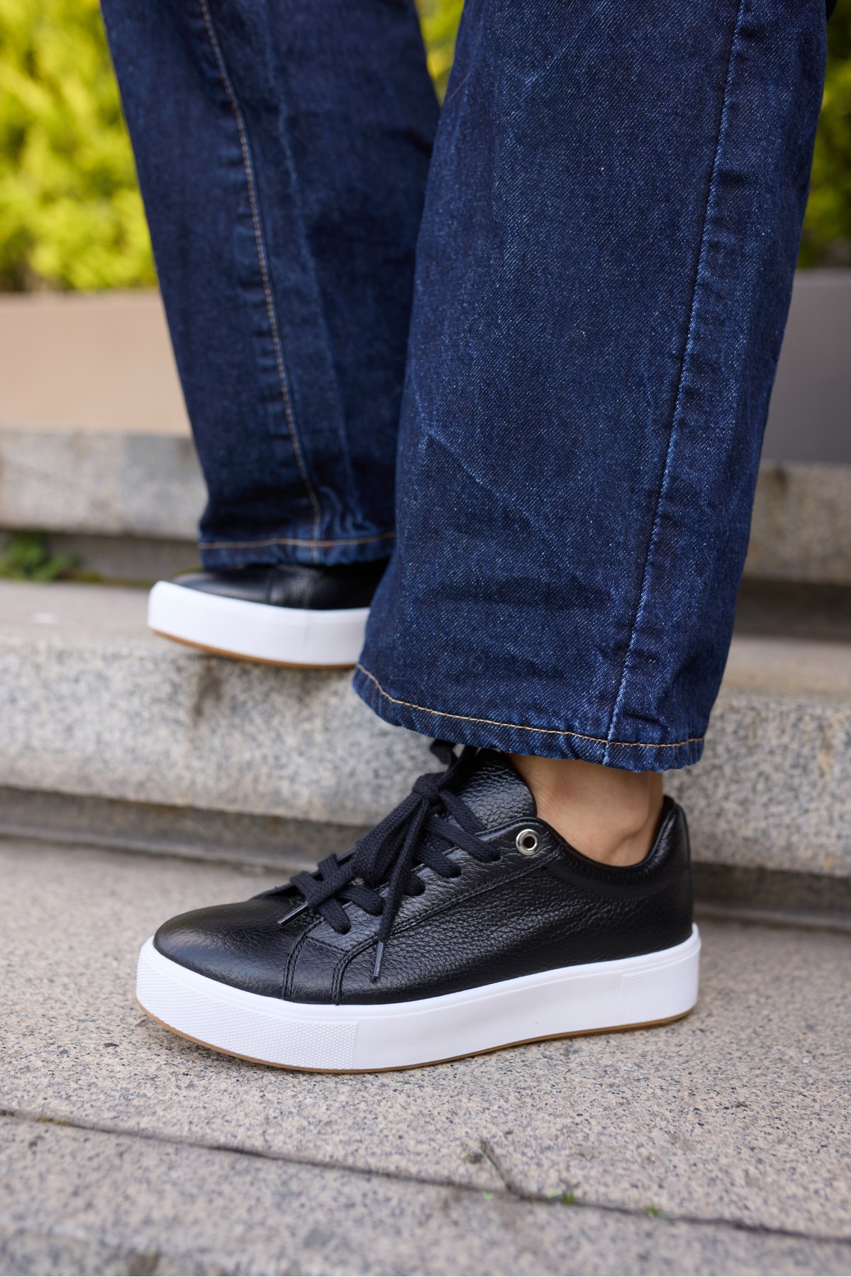 ZALVİRO KADİN SİYAH GERCEK DERİ BAGCIKLI SNEAKER
