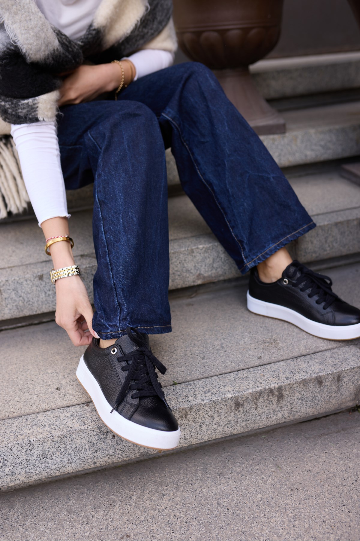 ZALVİRO KADİN SİYAH GERCEK DERİ BAGCIKLI SNEAKER