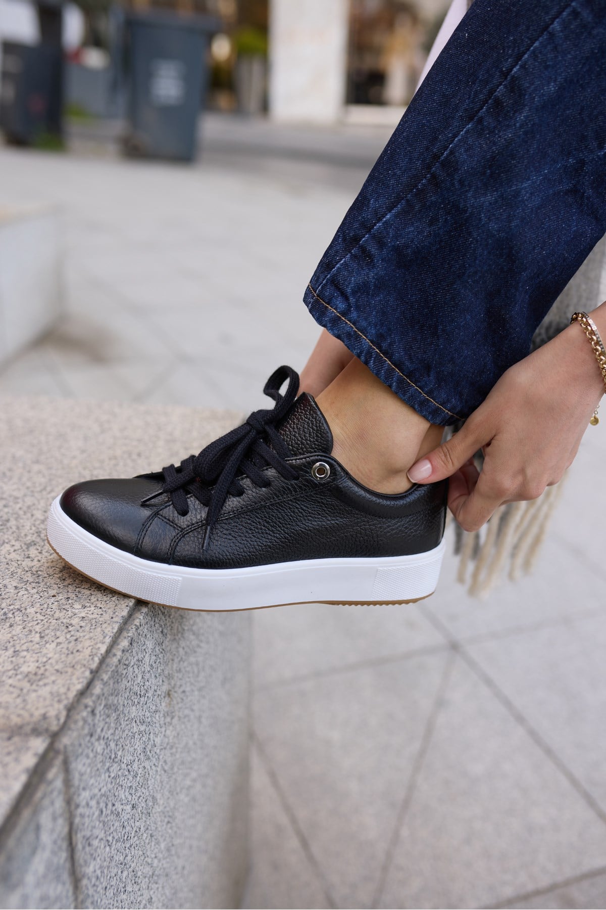 ZALVİRO KADİN SİYAH GERCEK DERİ BAGCIKLI SNEAKER