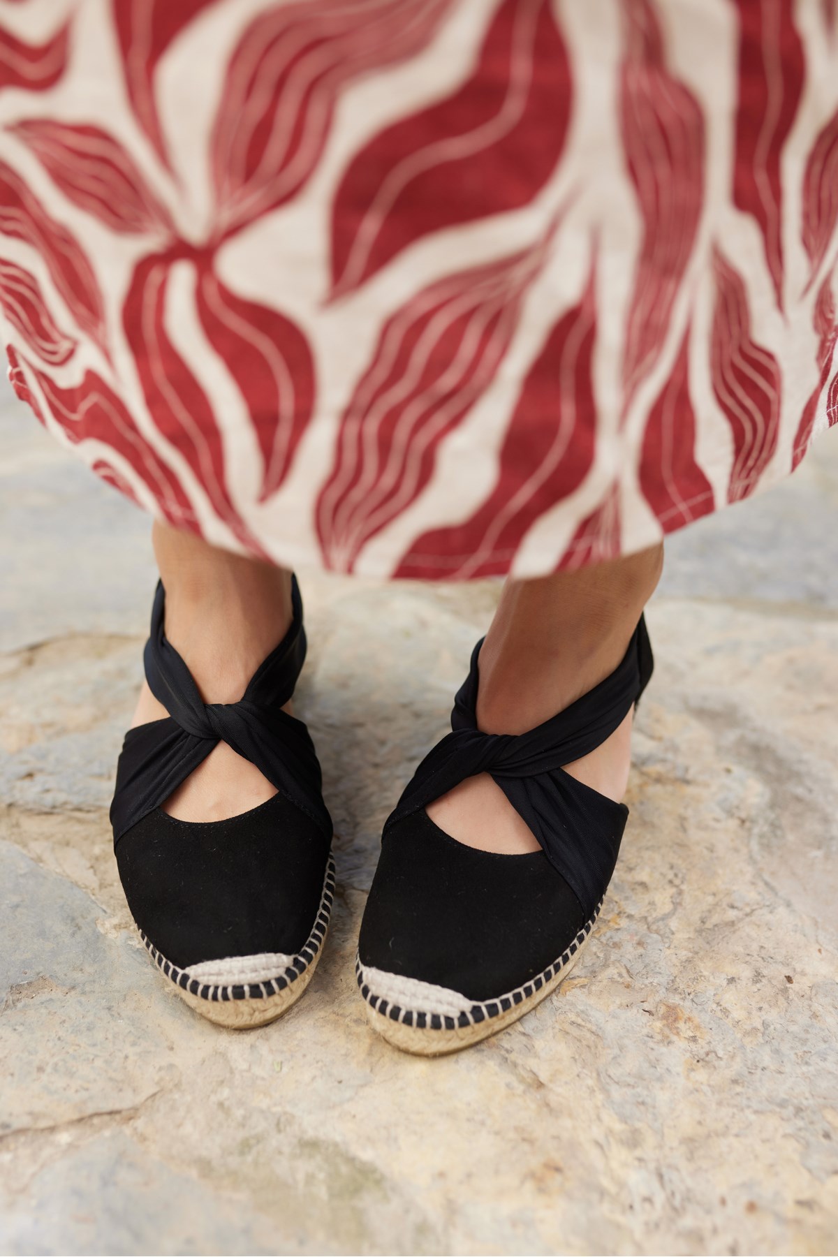 MERRY KADIN SİYAH SUET ESPADRIL TABAN İSPANYA URETIMI İTHAL SANDALET