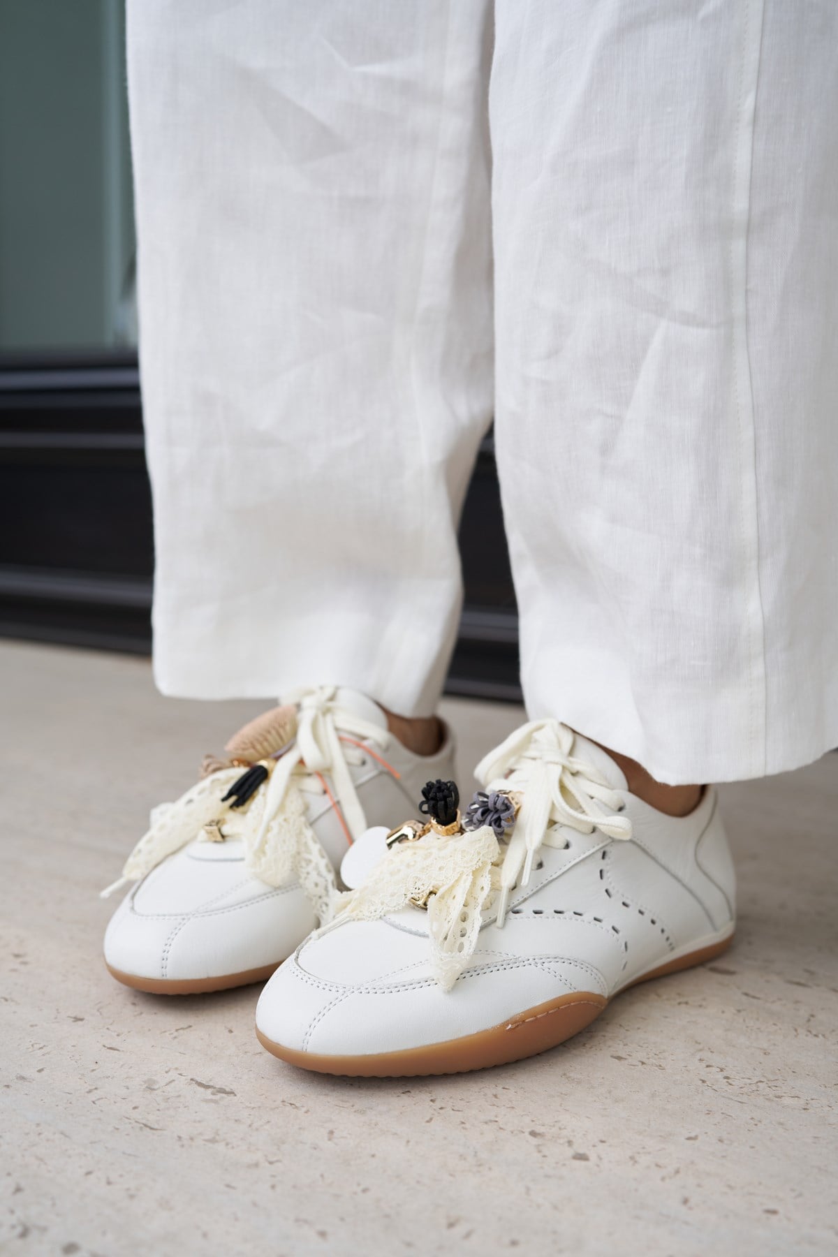MELINE KADIN BEYAZ GERCEK DERI CHARM DANTEL DETAYLI ITALYAN SNEAKER