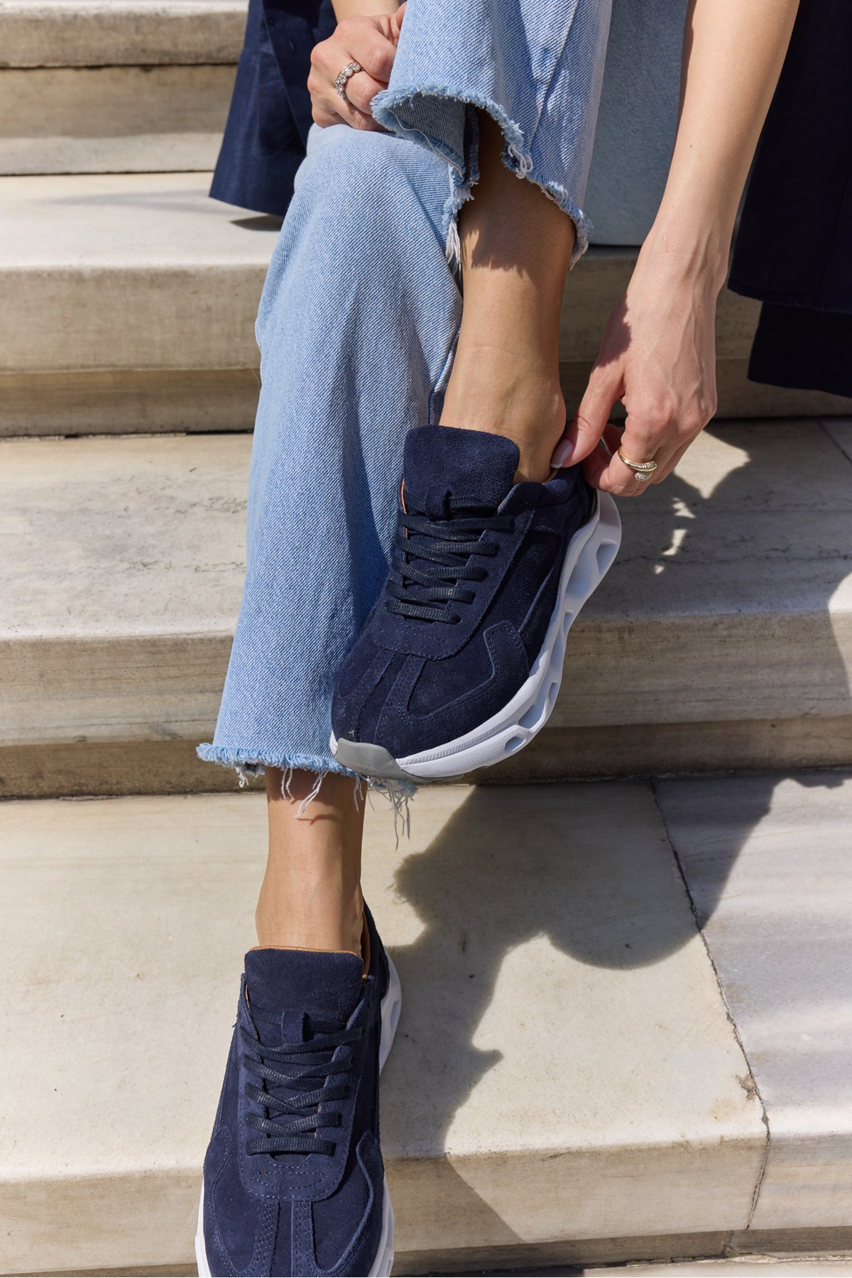 LESTİRO KADİN LACİVERT GERCEK DERİ SÜET BAGCIKLI SNEAKER