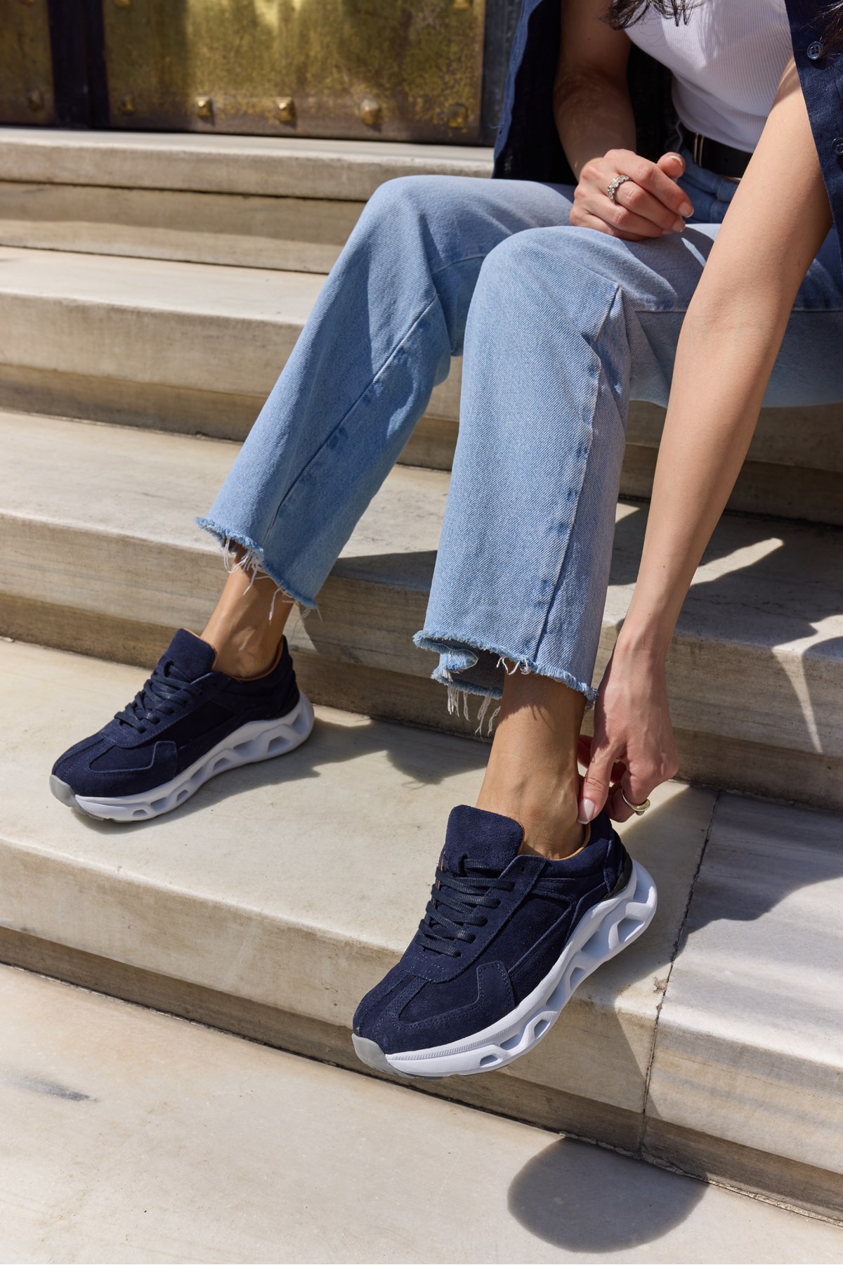 LESTİRO KADİN LACİVERT GERCEK DERİ SÜET BAGCIKLI SNEAKER