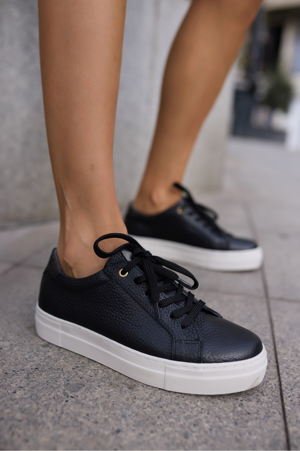 ESCAPE KADIN SİYAH GERCEK DERİ BAGCIKLI SNEAKER