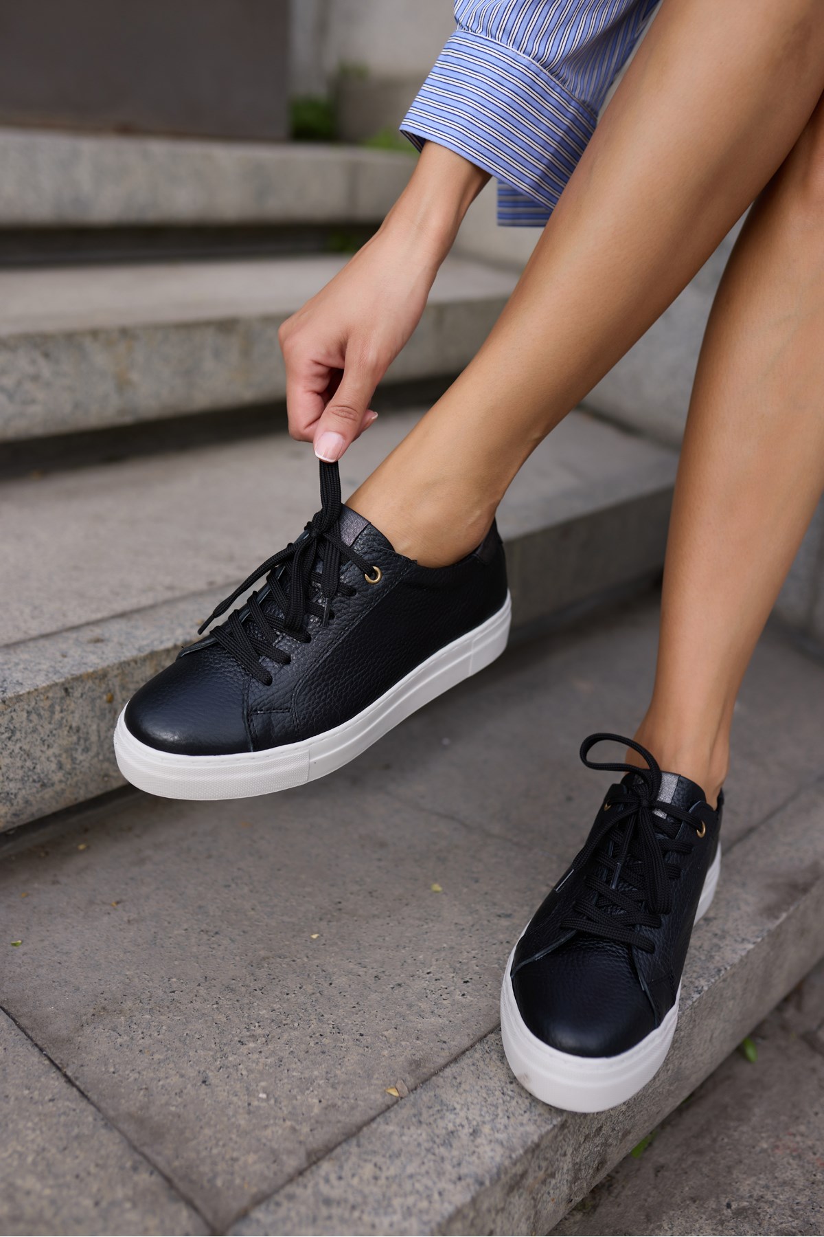 ESCAPE KADIN SİYAH GERCEK DERİ BAGCIKLI SNEAKER