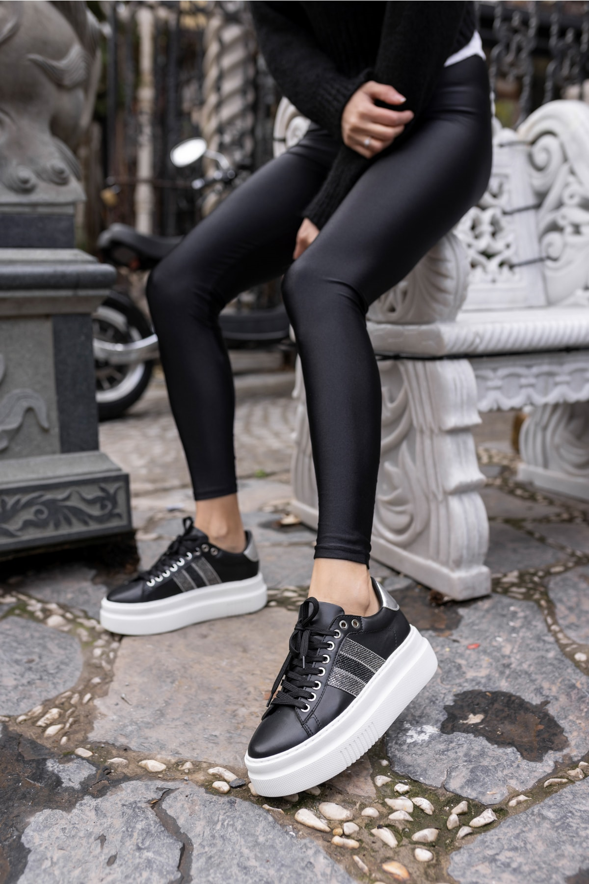 Zanıolo Kadın Siyah Taş Detay Sneaker