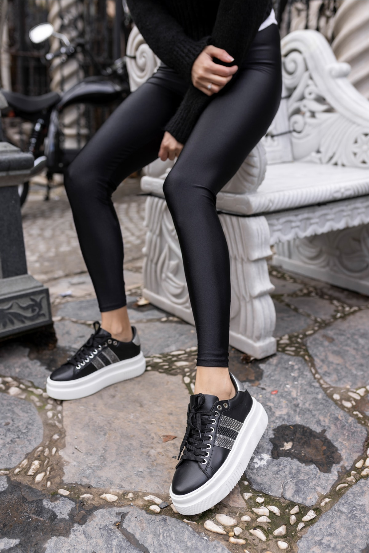 Zanıolo Kadın Siyah Taş Detay Sneaker