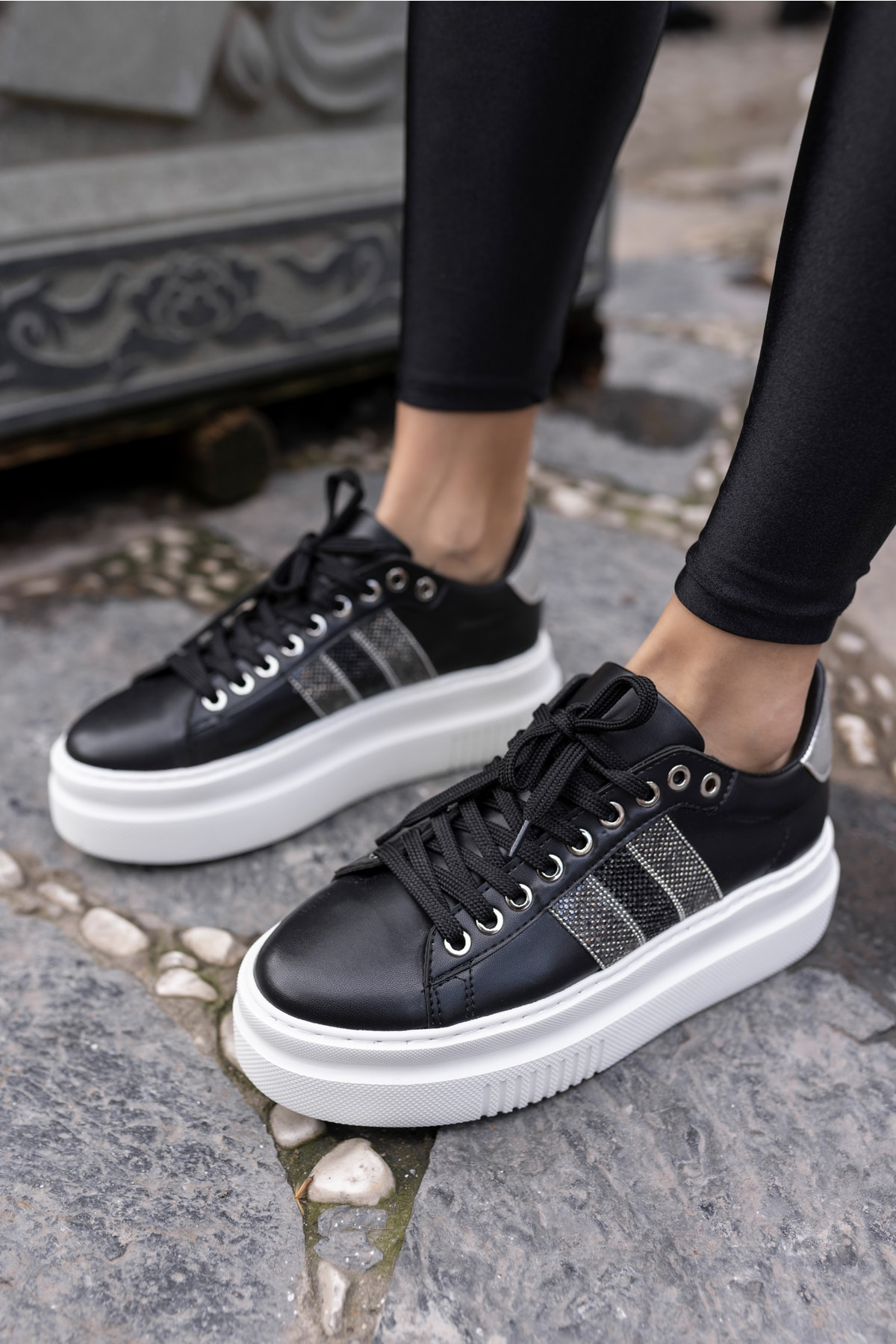 Zanıolo Kadın Siyah Taş Detay Sneaker