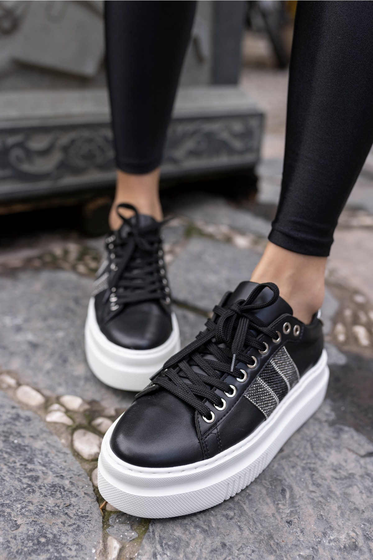 Zanıolo Kadın Siyah Taş Detay Sneaker
