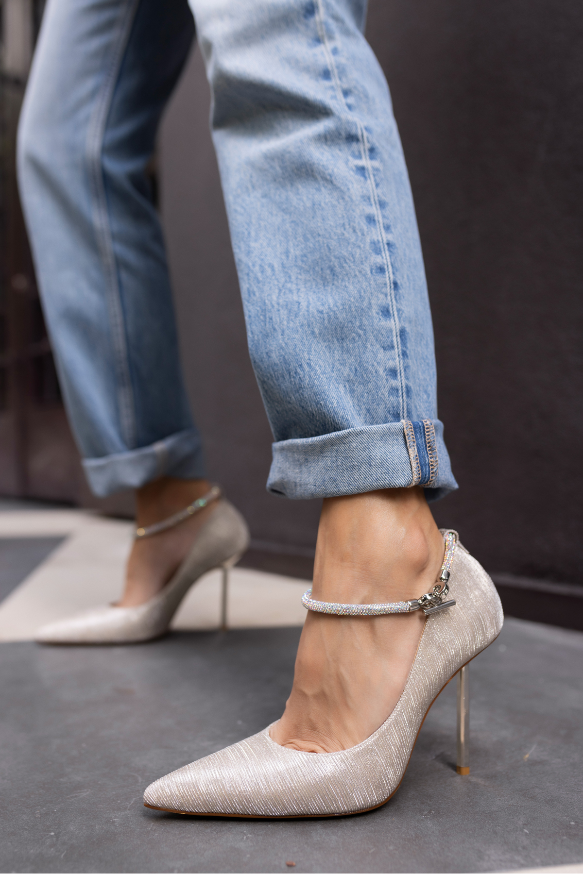 STİLA KADIN BEJ İTHAL MALZEME TAŞ ATKILI STILETTO