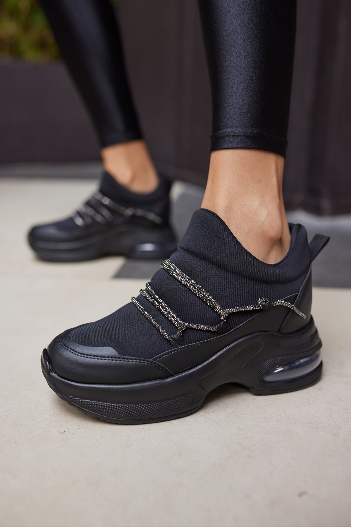AİRLU KADIN SİYAH DOLGU TOPUK DETAY SNEAKERS